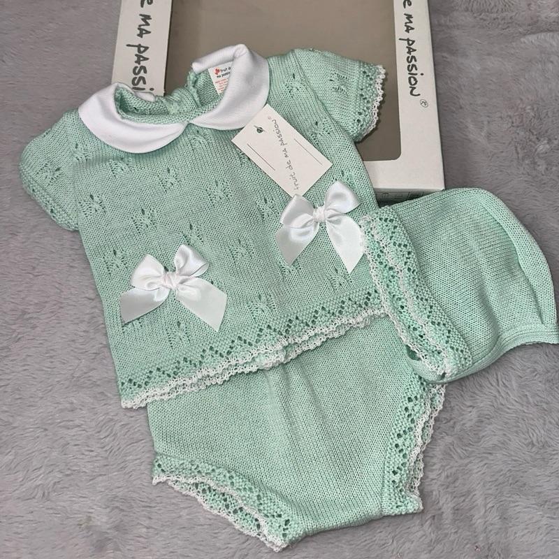 Fruit De Ma Passion 3 Piece Knitted Box Set for Babies Newborns Adorable Shorts Jumper & Hat in Cozy Knitted Fabric Ideal for Everyday Wear