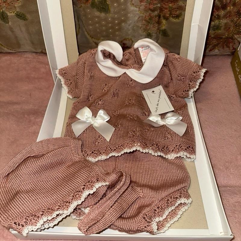 Fruit De Ma Passion 3 Piece Knitted Box Set for Babies Newborns Adorable Shorts Jumper & Hat in Cozy Knitted Fabric Ideal for Everyday Wear