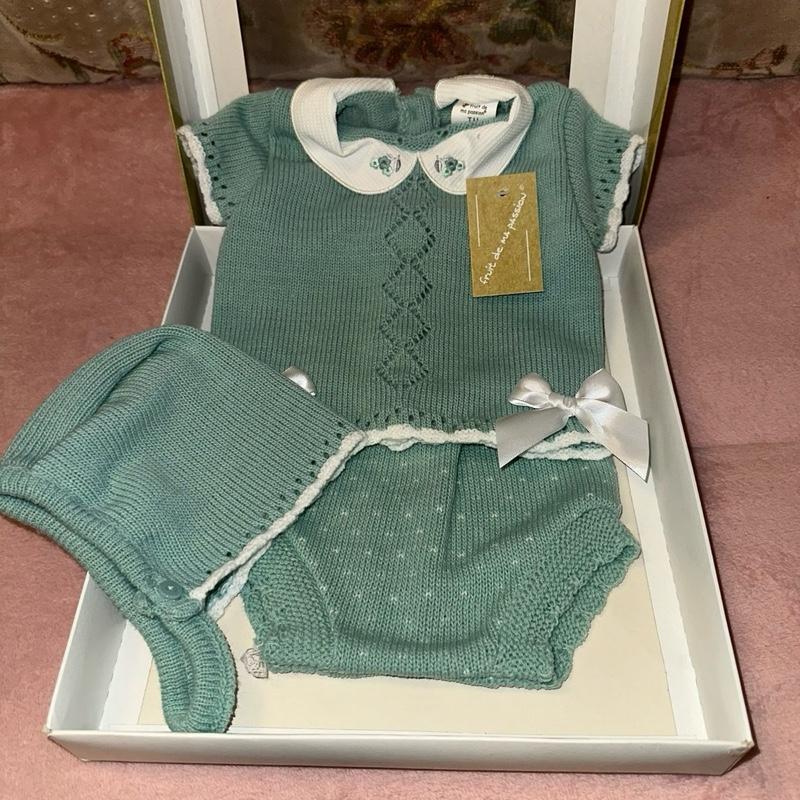 Fruit De Ma Passion 3 Piece Knitted Box Set for Babies Newborns Adorable Shorts Jumper & Hat in Cozy Knitted Fabric Ideal for Everyday Wear