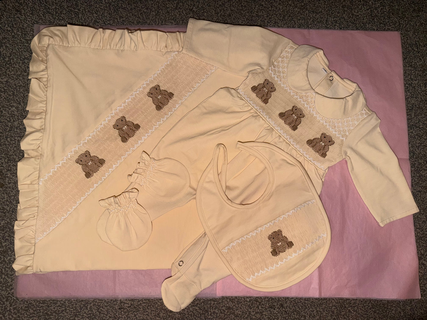 🧸 Classic Teddy Bear Smocked Newborn Set