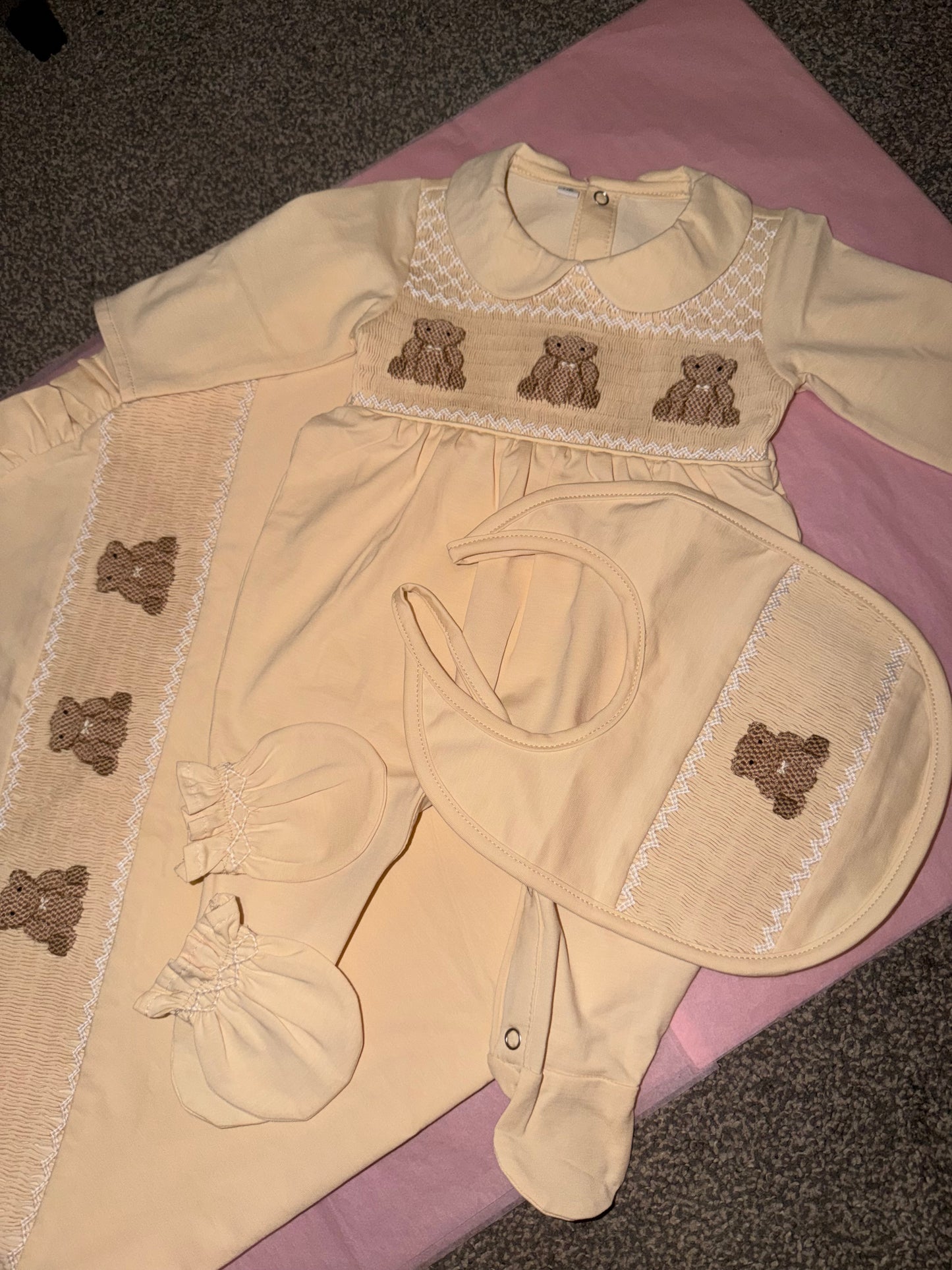 🧸 Classic Teddy Bear Smocked Newborn Set