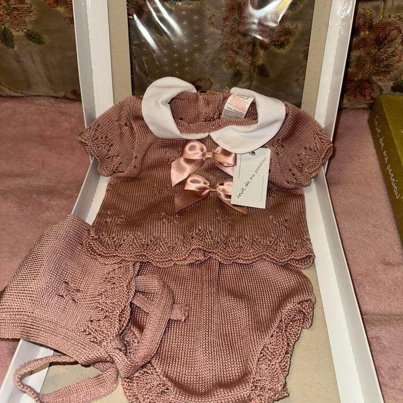 Fruit De Ma Passion 3 Piece Knitted Box Set for Babies Newborns Adorable Shorts Jumper & Hat in Cozy Knitted Fabric Ideal for Everyday Wear